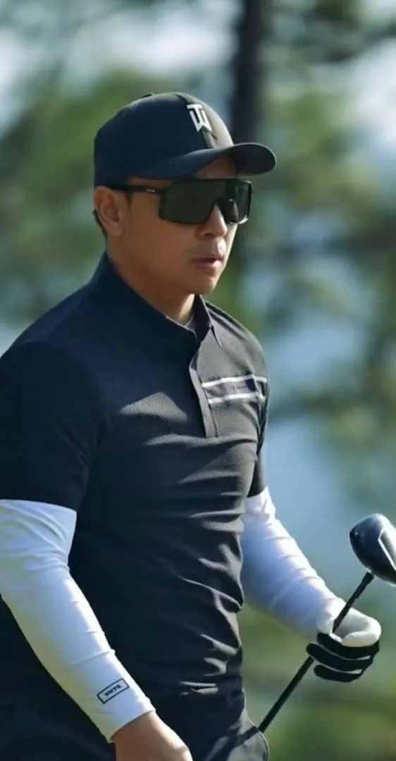 欧预赛决战在即，尽显球场豪情壮志