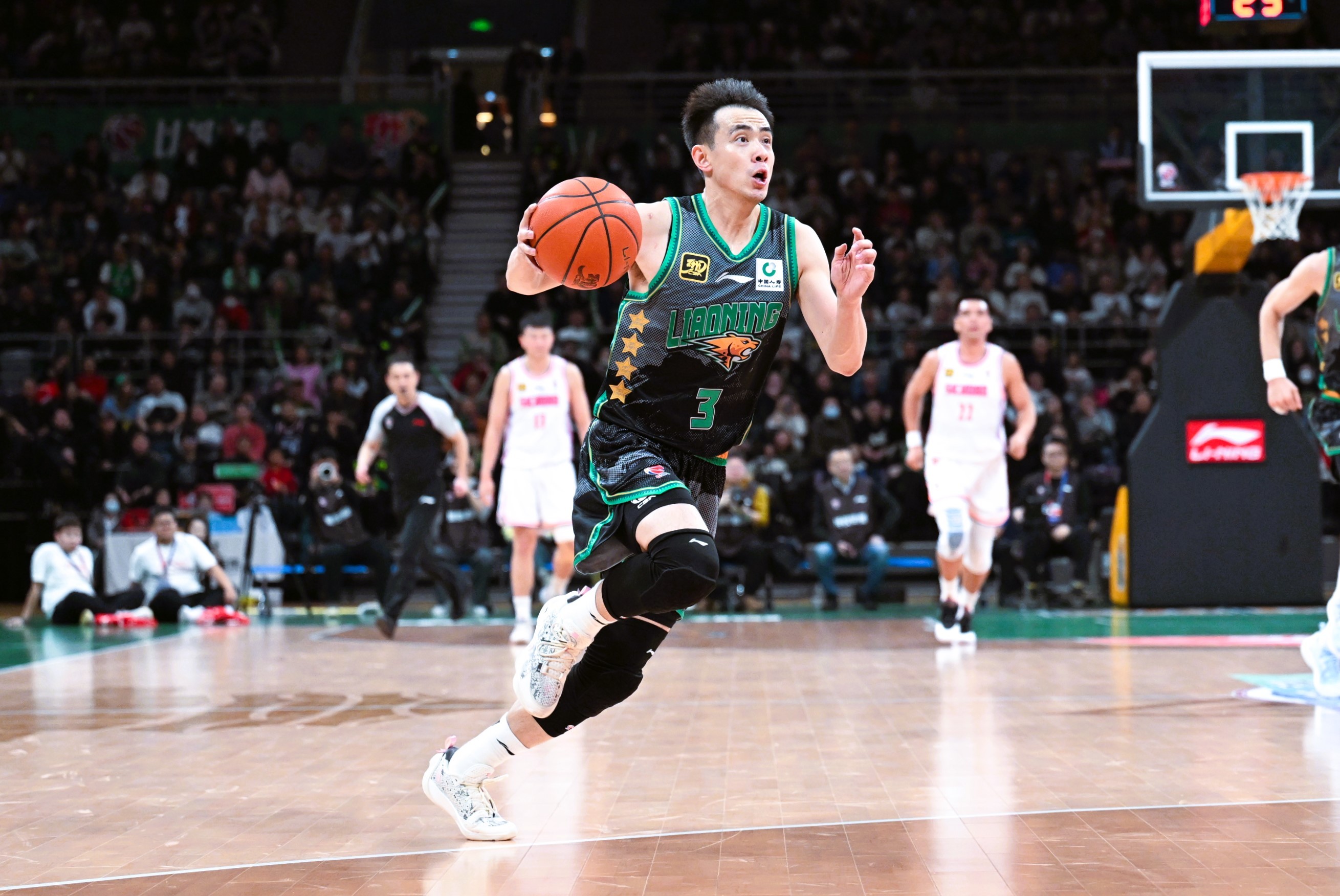 辽宁男篮再次惨败，球队起伏不定