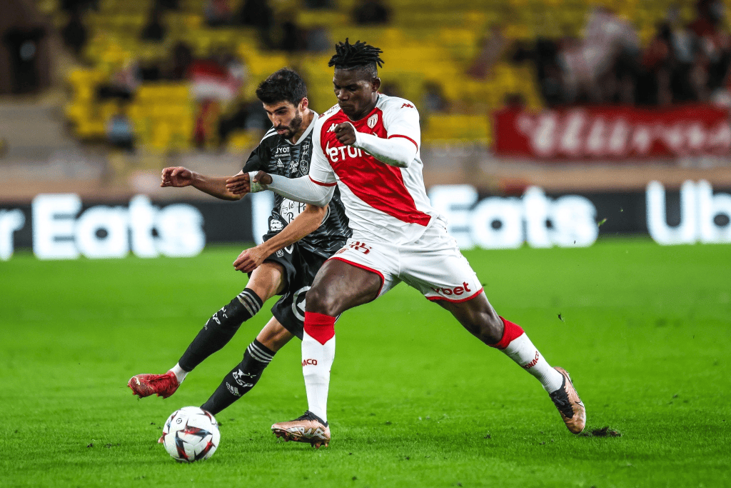 包含摩纳哥球员实力超群，挑战法甲顶级豪强的词条