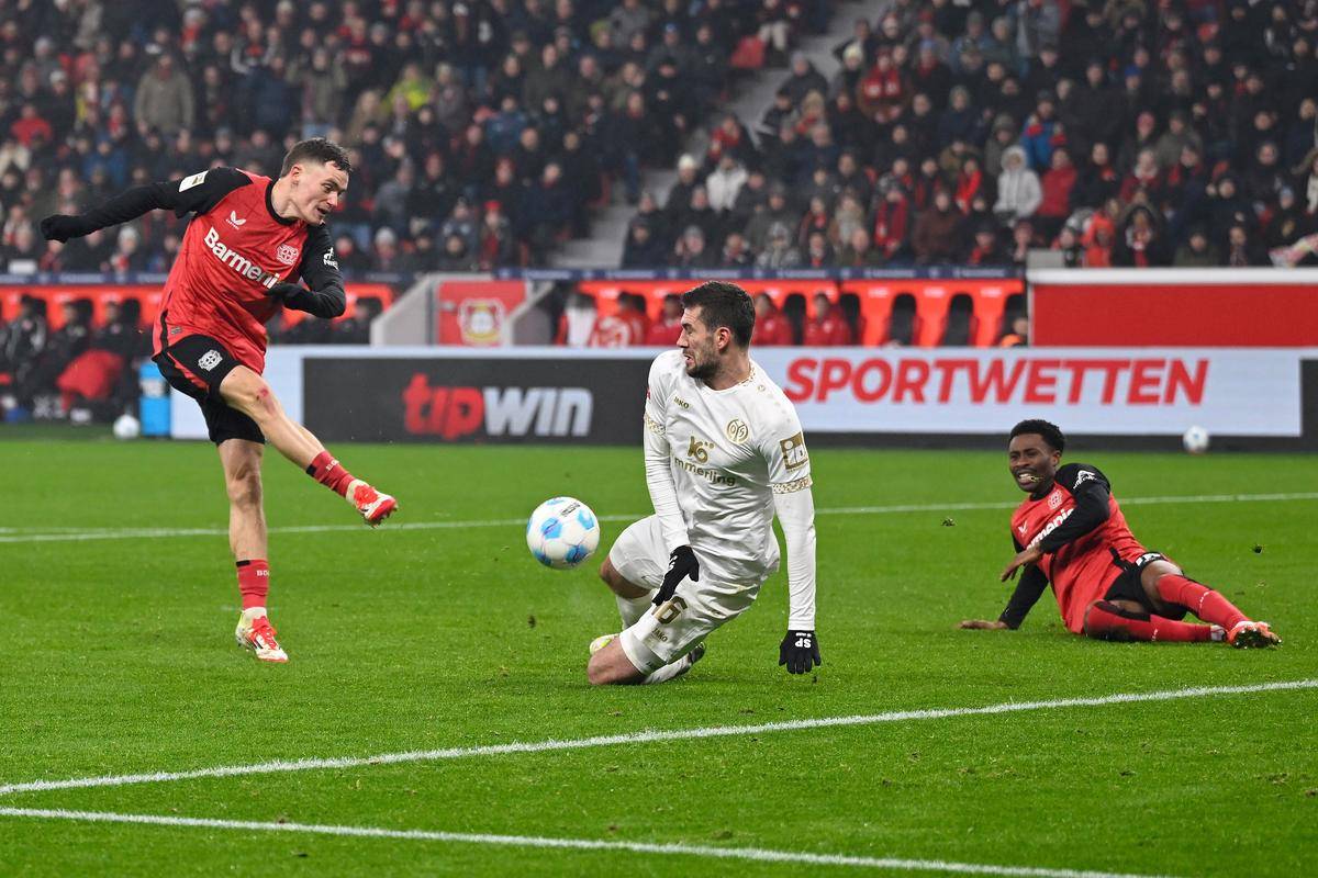 包含勒沃库森连胜收官，冲刺联赛前列的词条