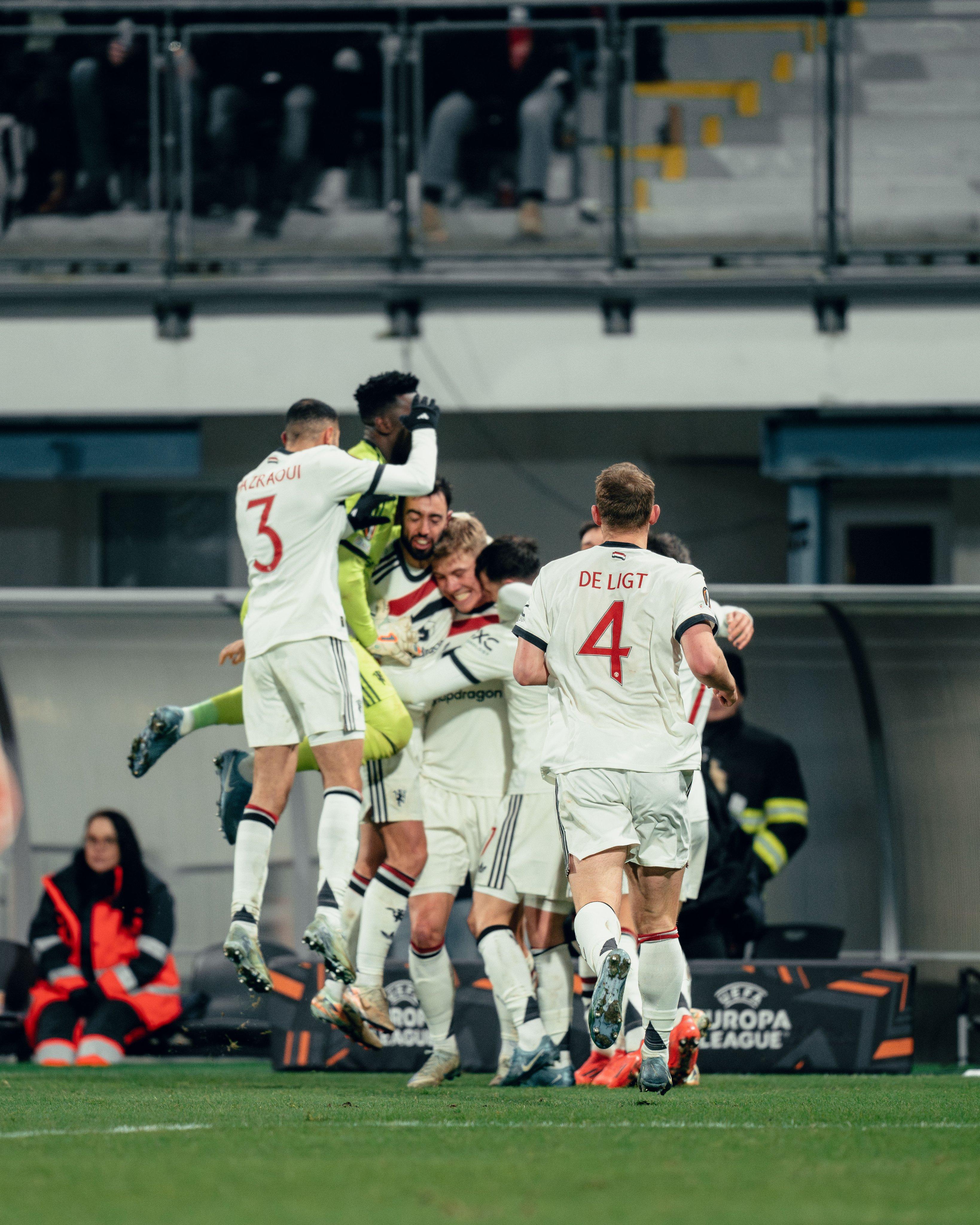 弗赖堡客场逆转战胜对手，士气高昂