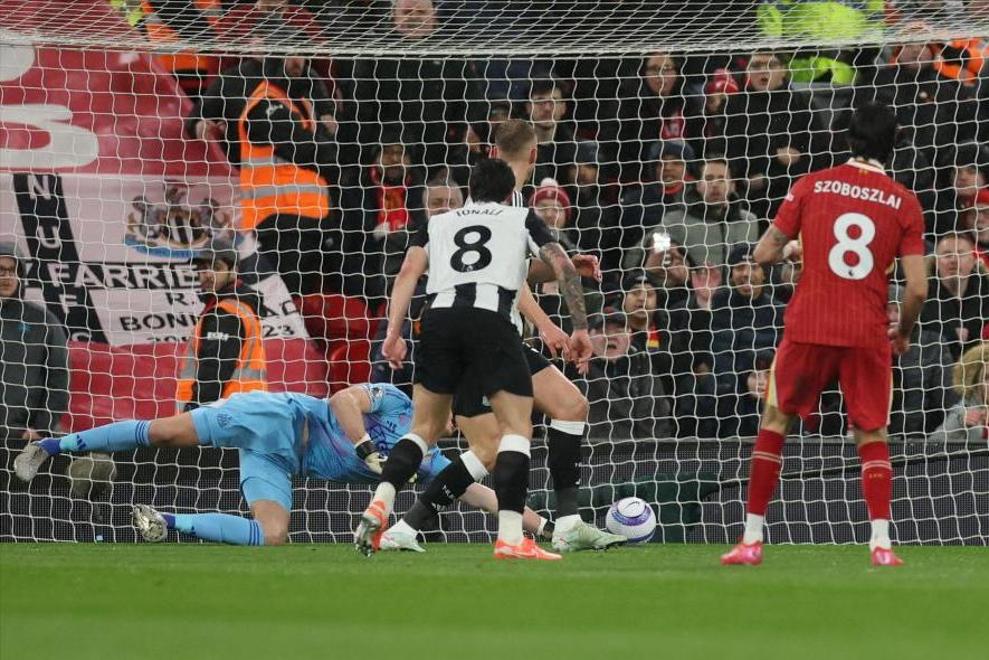 包含利物浦豪取胜利！红军轻松晋级半决赛的词条