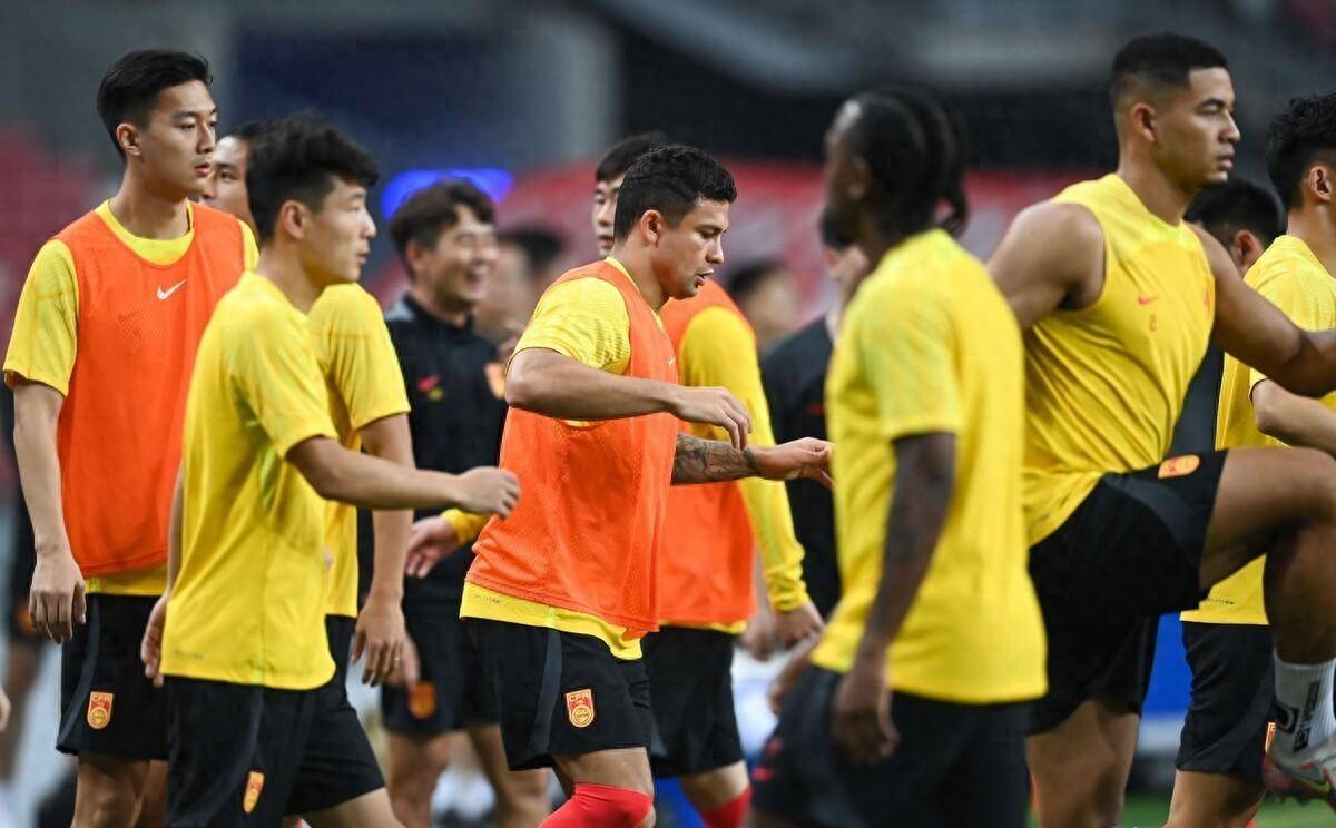 关于武磊打破进球荒，阿贾克斯球迷集体高唱助威的信息