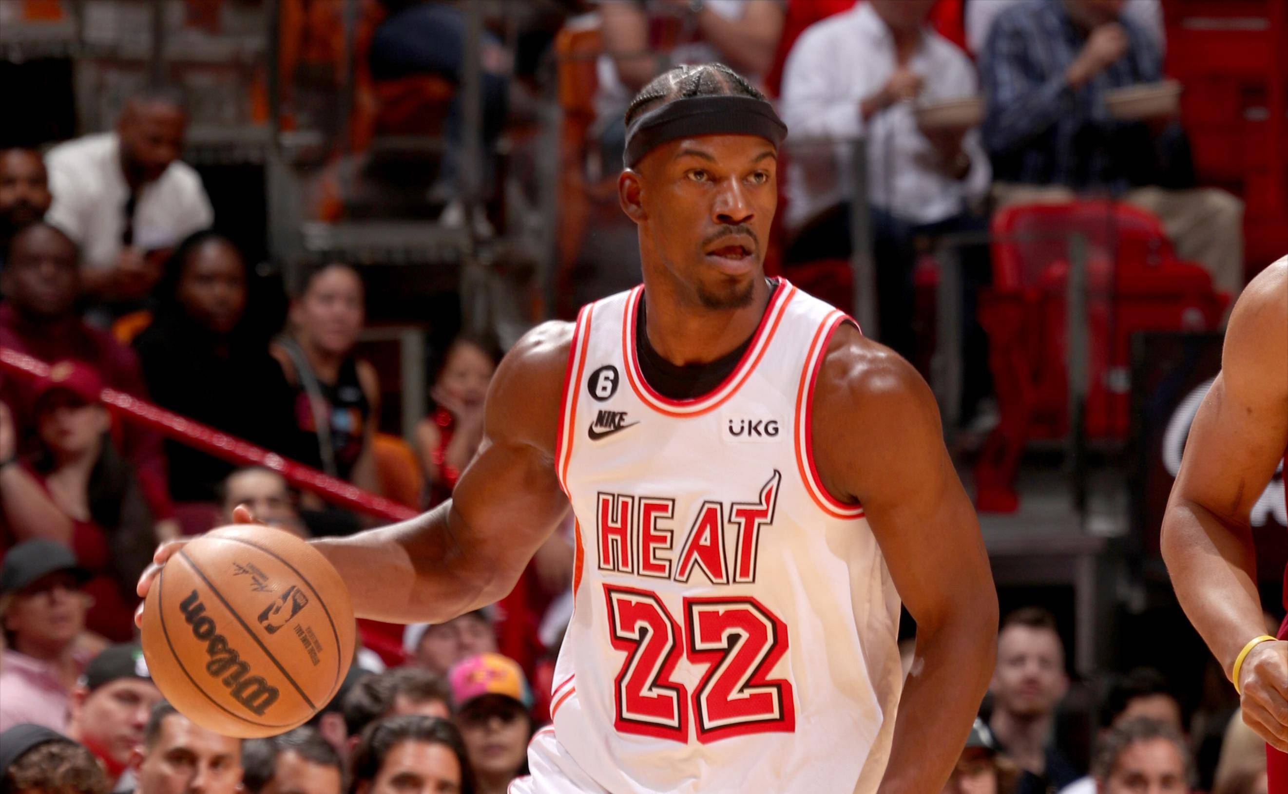  Ming在老鹰比赛中关键助攻，战术调整引发热议！