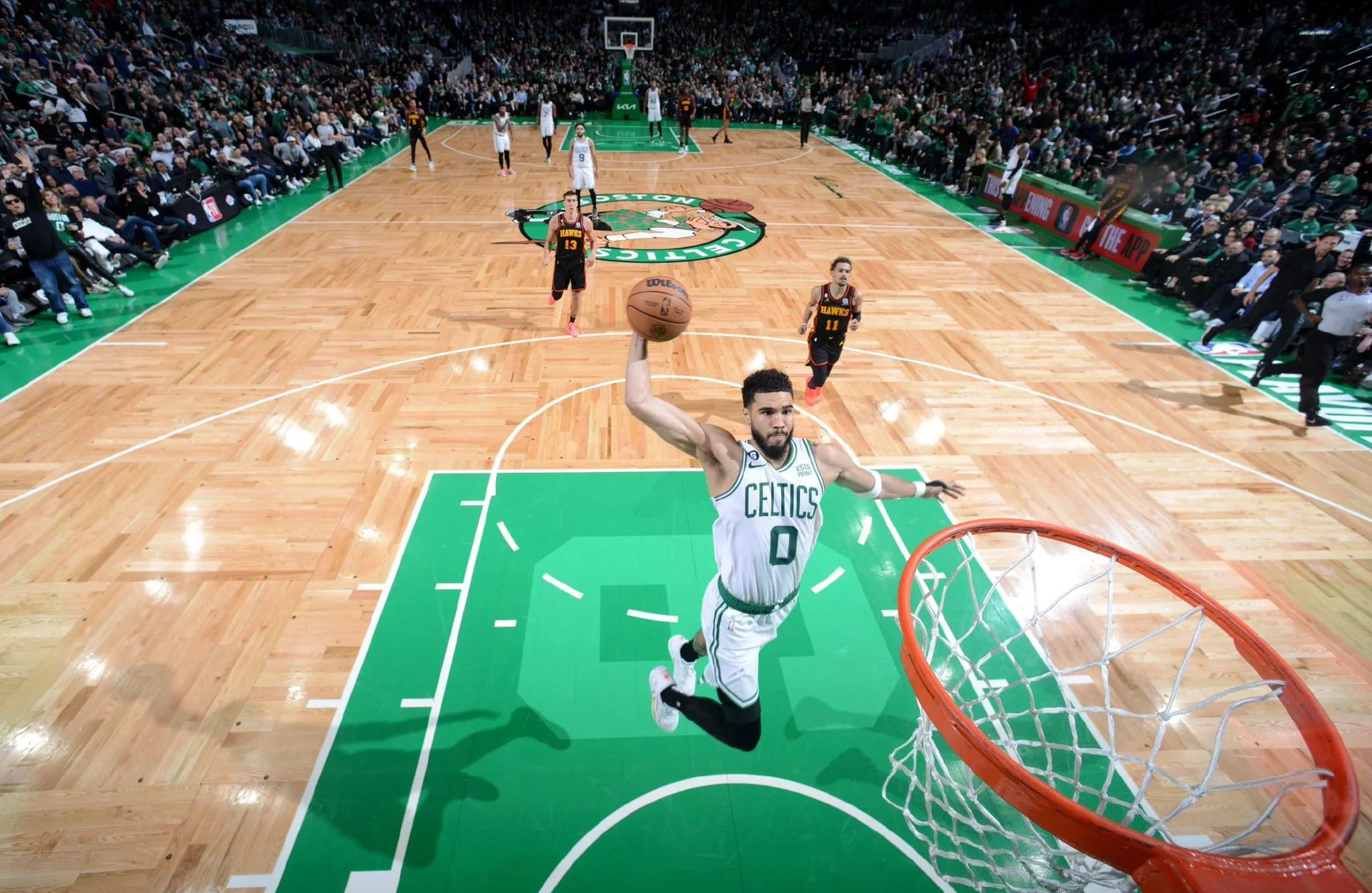  塔图姆巅峰对决，西亚卡姆与40激战老鹰分钟，问鼎冠军胜负难料！