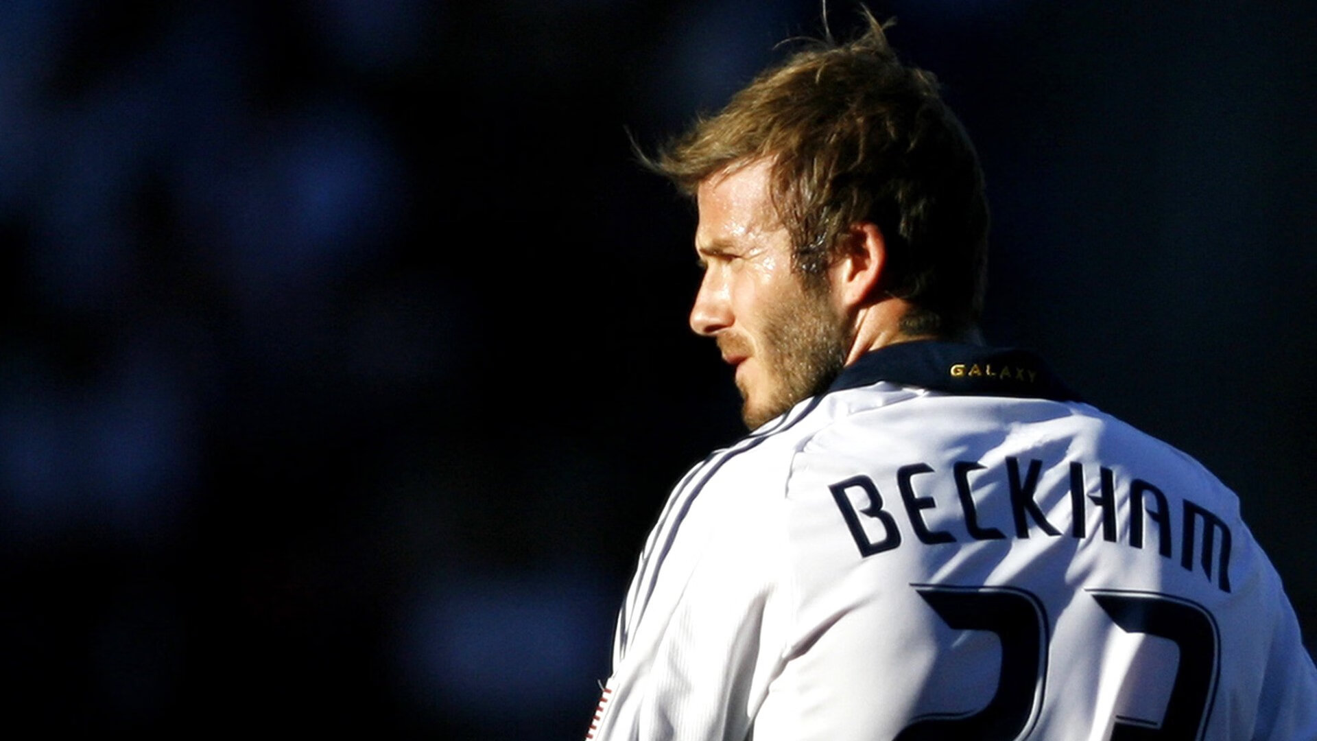 乒乓球赛场焦点！美国队对阵澳大利亚队，意外判罚引发热议，比赛氛围紧张